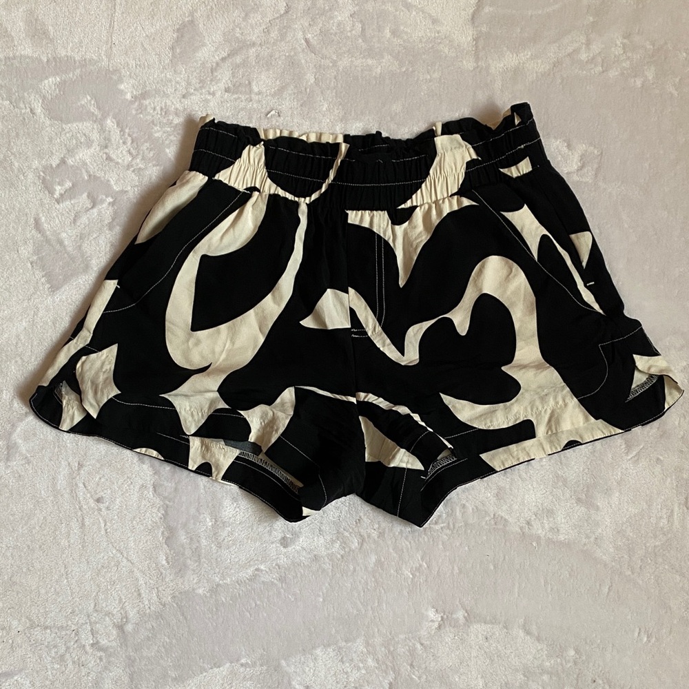 A NEW DAY Stylish Black and White Women's Shorts